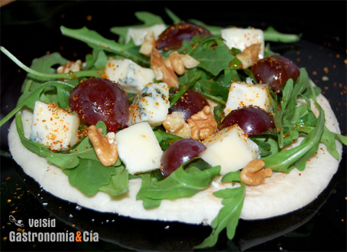 ensalada_rucula_uvas_queso1.jpg