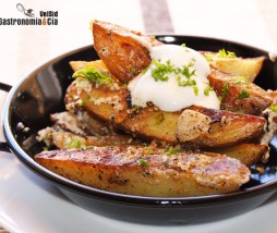 Patatas salteadas con crema agria