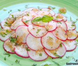 Ensalada de rábanos con vinagreta de miel