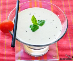 Ajoblanco al pesto