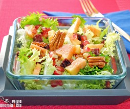 Ensalada con granada, papaya y cecina Ensalada con granada, papaya y cecina
