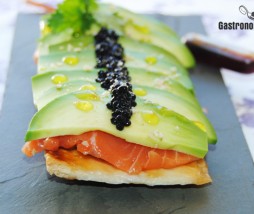 Hojaldre de salmón y aguacate Hojaldre de salmón y aguacate