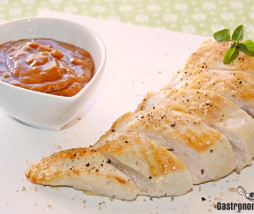 Pollo a la parrilla con salsa de cacahuete picante