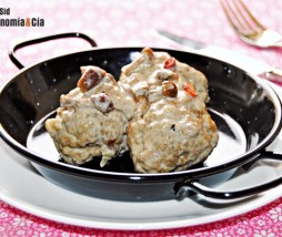 Albóndigas de seitán con salsa de setas Albóndigas de seitán con salsa de setas