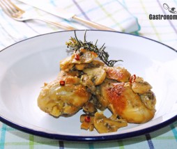 Pollo con champiñones y romero ahumado Pollo con champiñones y romero ahumado
