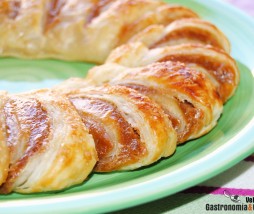 Corona de hojaldre rellena de mantequilla de manzana y cacahuete Receta de hojaldre relleno
