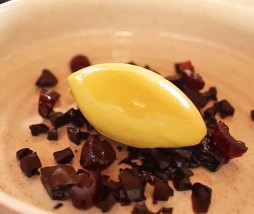 Cómo hacer una quenelle con una mano