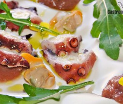 Ensalada de pulpo con chutney de cebolla Ensalada de pulpo con chutney de cebolla