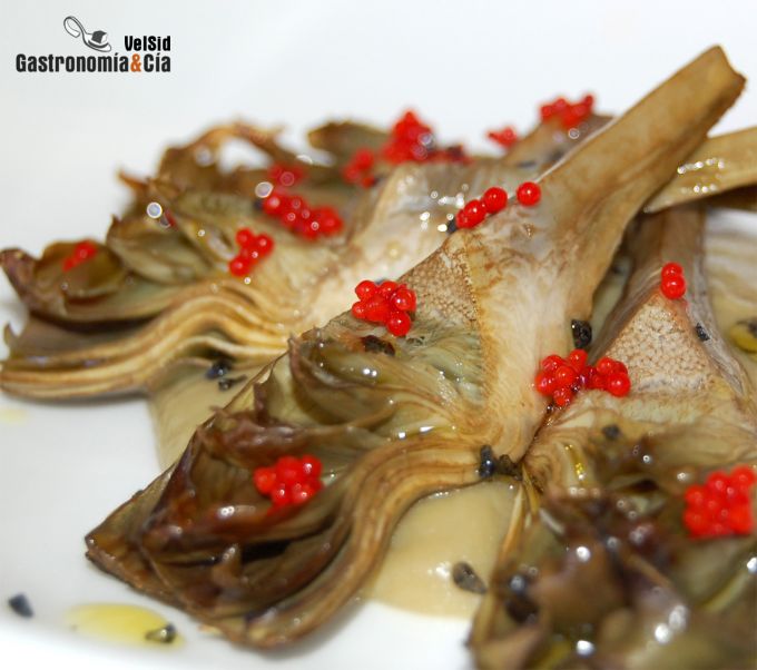 Alcachofas al papillote con su puré y aire de limón