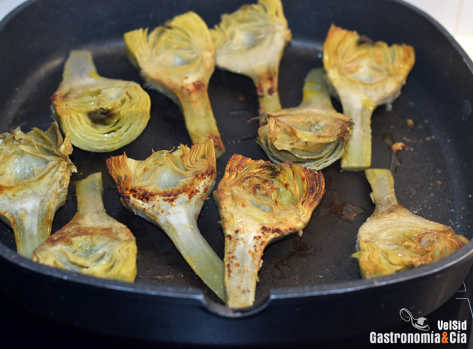 Alcachofas con salsa de yogur