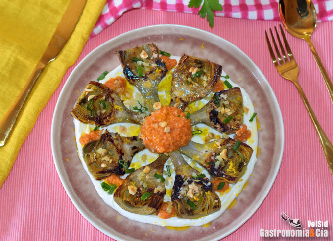 Alcachofas con salsa de yogur