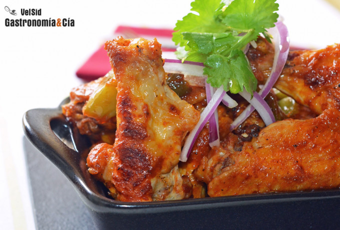 Alitas de pollo con tomate a las finas hierbas