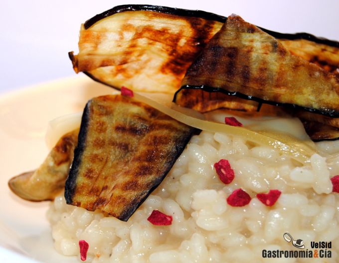 Arroz cremoso con queso de San Simón y berenjena