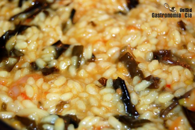 Arroz con gambas y algas
