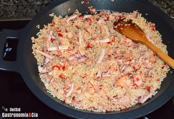 Arroz con calamares y rape