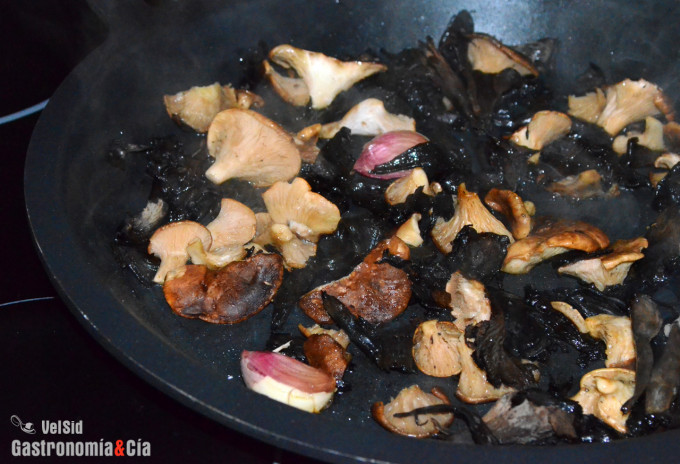 Arroz con seta de cardo y trompeta negra