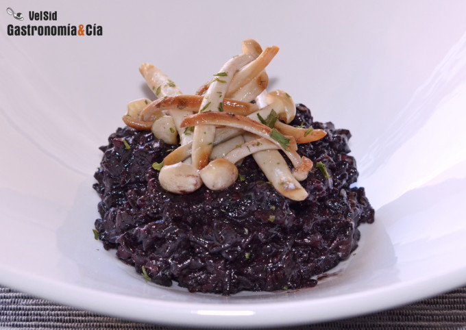 Arroz venere con chirivía y jamón ibérico