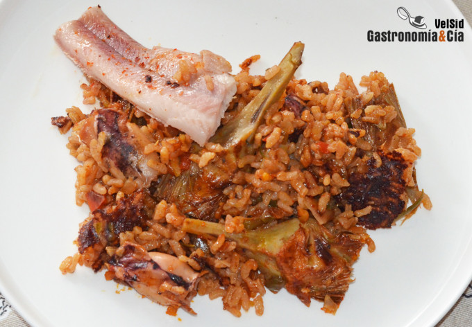 Arroz con alcachofas, chipirones y anguila ahumada