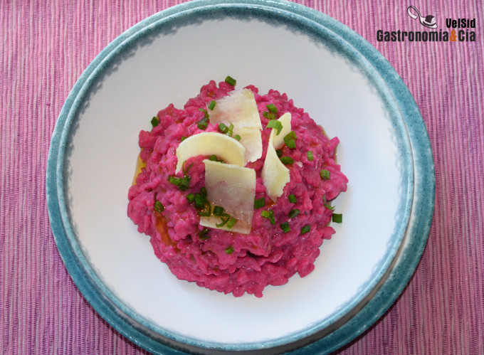 Arroz cremoso con remolacha y parmesano