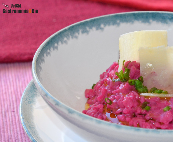 Arroz cremoso con remolacha y parmesano
