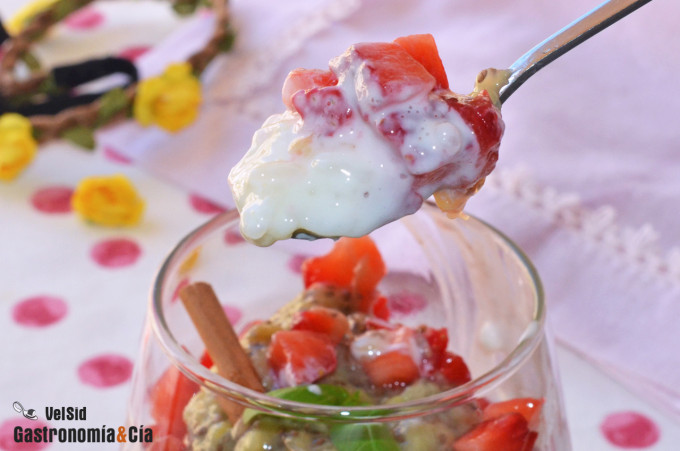 Arroz con leche, fresas y mermelada de plátano, un post