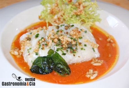 Bacalao con crema de pimientos escalibados y vinagreta 