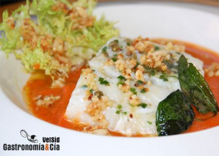 Bacalao con crema de pimientos escalibados y vinagreta 