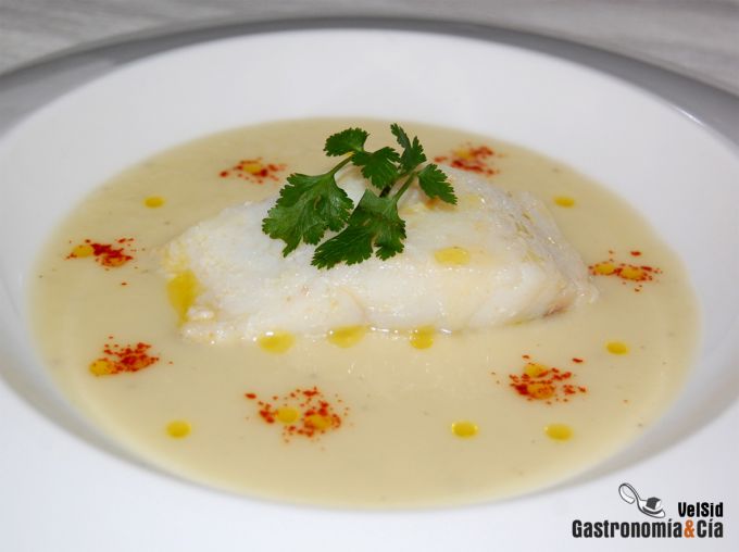 Bacalao con sopa cremosa de hinojo