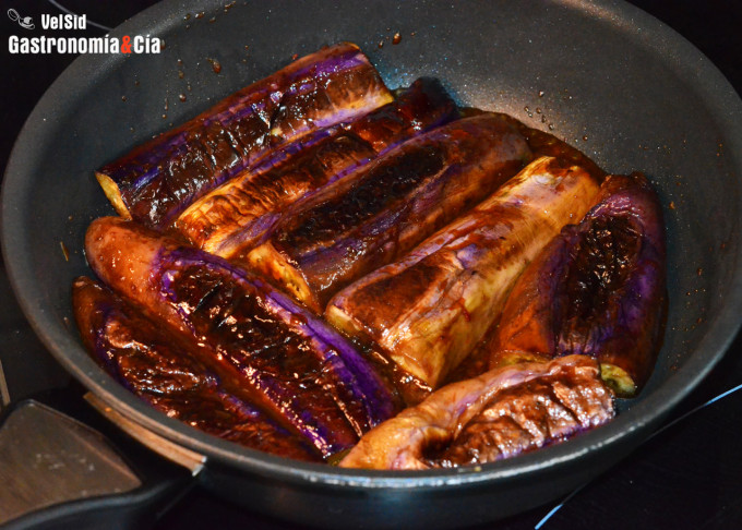 Berenjenas chinas glaseadas con kimchi y soja