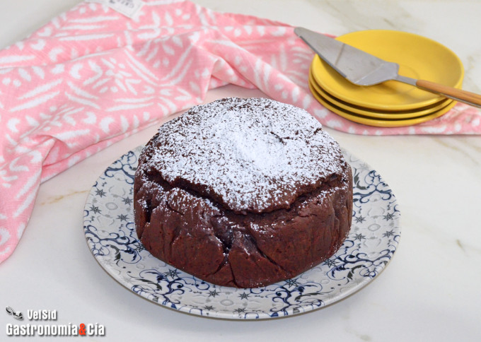 Bizcocho de almendra tostada y chocolate intenso