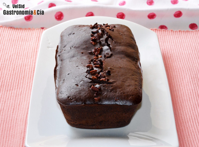 Bizcocho de chocolate y crujiente de cacao