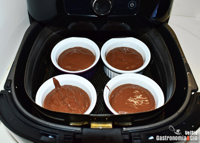 Bizcochitos de avellana y chocolate con harina de arroz