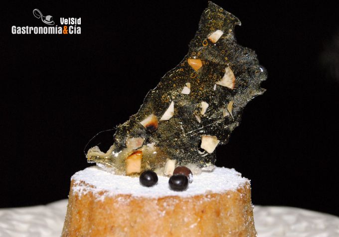 Bizcocho de castañas con salsa de ron