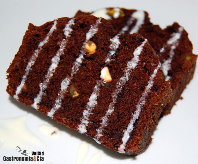 Bizcocho de chocolate y pistachos