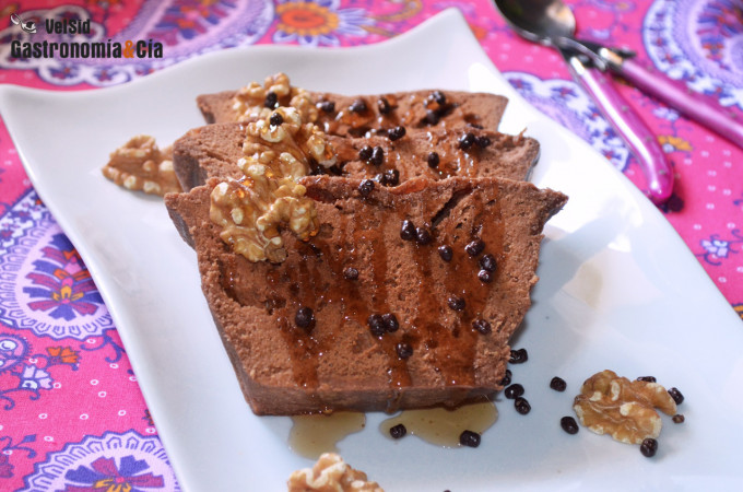 Bizcocho de chocolate fácil en microondas