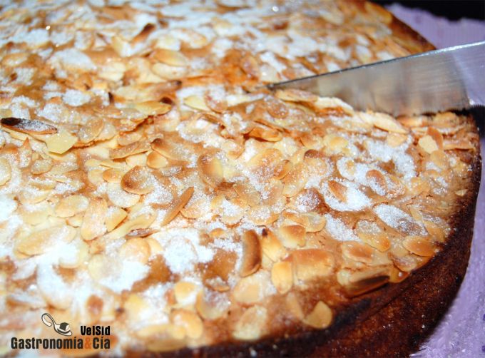 Bizcocho con lemon curd y chocolate caliente