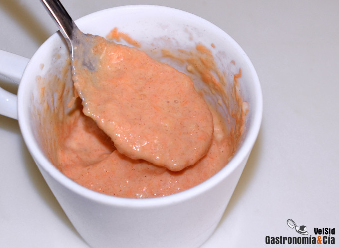 Bizcocho de zanahoria en taza