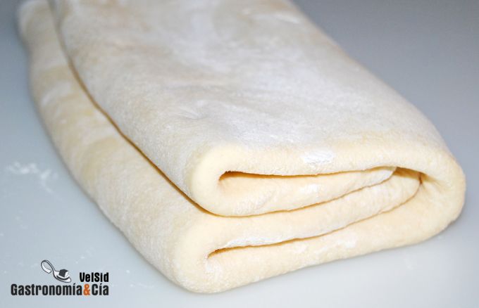 Bollos hojaldrados de mantequilla