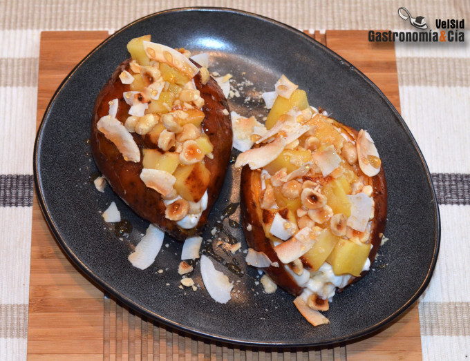 Boniato con crema de coco, manzana y avellanas