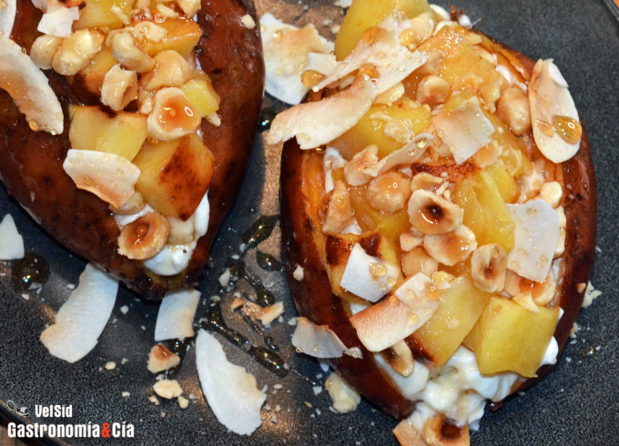 Boniato con crema de coco, manzana y avellanas