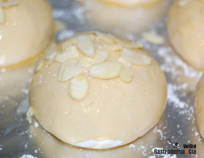 Brioche relleno de fresones