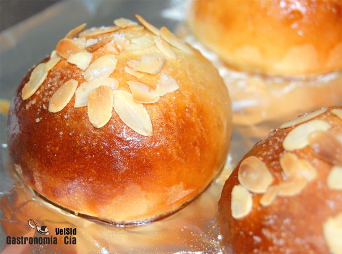 Brioche relleno de fresones