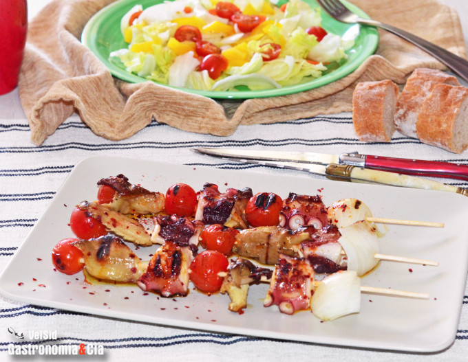 Brochetas de pulpo a la parrilla con setas