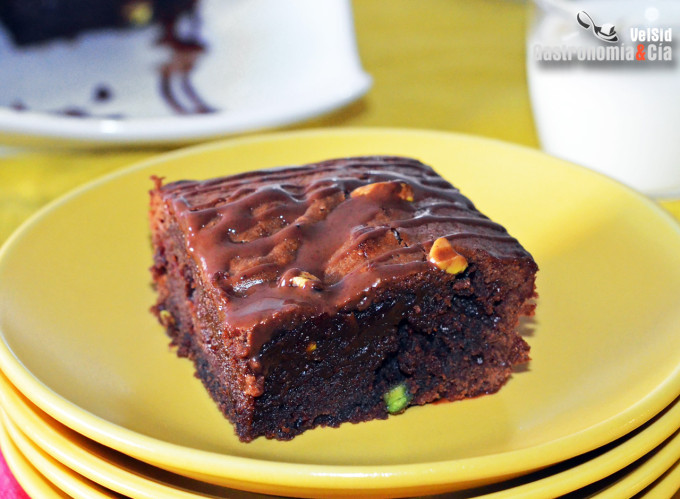 Brownie de chocolate y pistachos