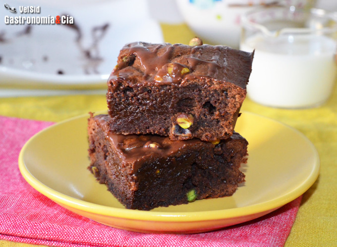 Brownie de chocolate y pistachos