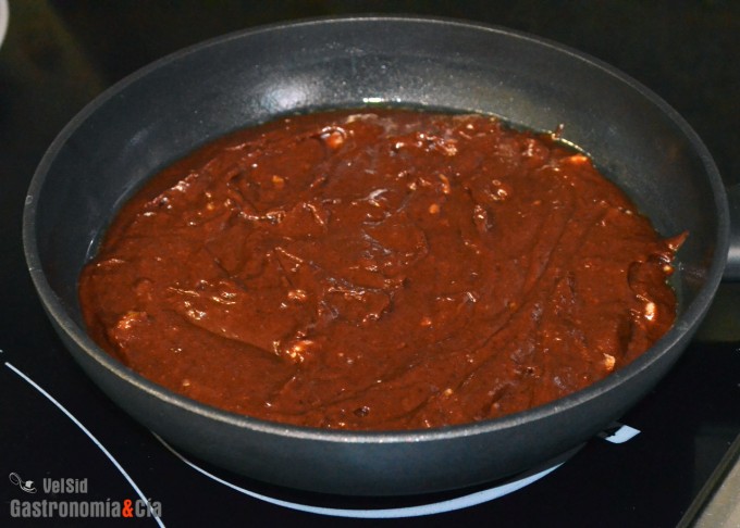 Cómo hacer un brownie en una sartén