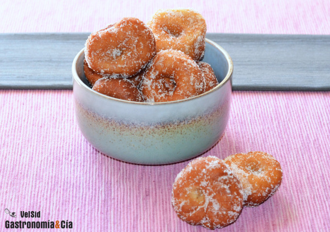 Cómo hacer los tradicionales buñuelos con agujero