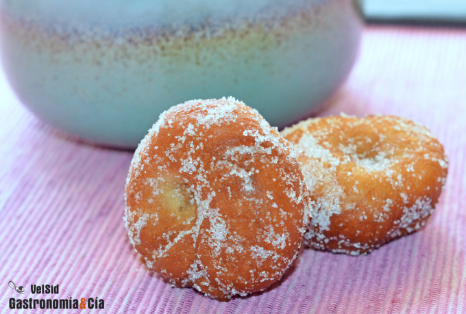 Cómo hacer los tradicionales buñuelos con agujero