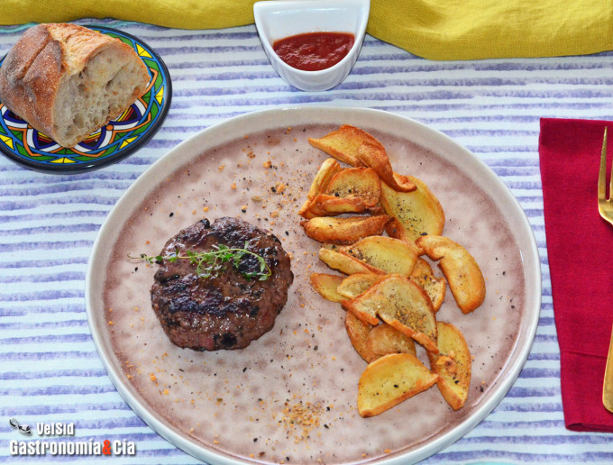 Hamburguesa de vacuno con trompetas de la muerte