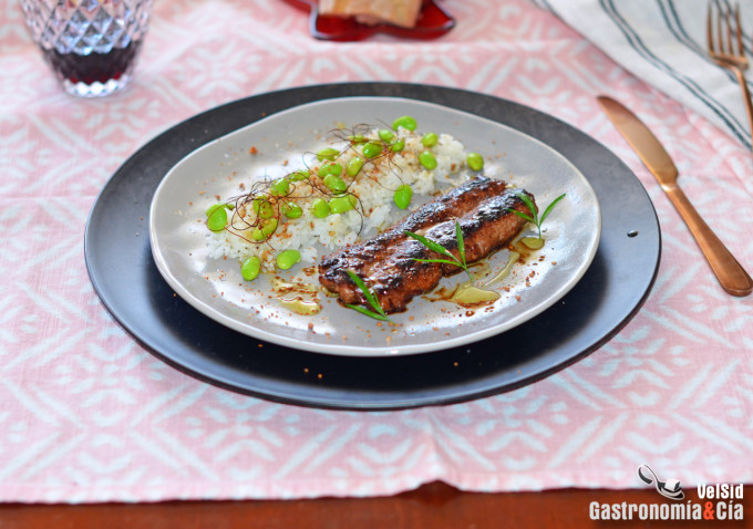 Butifarra esparracada con salsa teriyaki